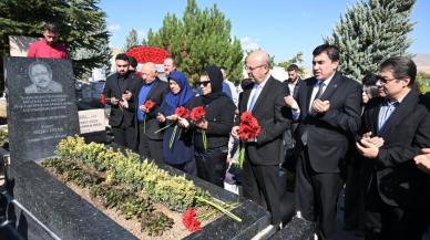 Bozkırın Tezenesi Neşet Ertaş, vefatının 12. yılında kabri başında anıldı