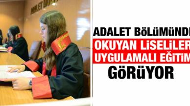 Adalet bölümünde okuyan liseliler, okuldaki duruşma salonunda uygulamalı eğitim görüyor