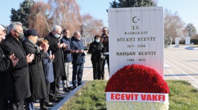 Başbakan Bülent Ecevit'in eşi Rahşan Ecevit mezarı başında anıldı