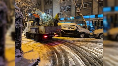 Beyoğlu'nda karla mücadele aralıksız devam ediyor