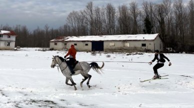 Çatalca'da atlı kayak yaptı