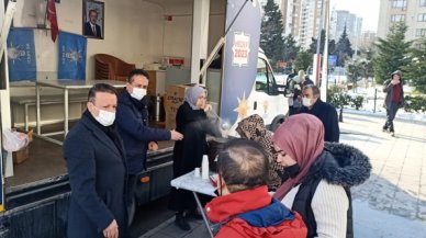 AK Parti Beylikdüzü İlçe Teşkilatı sıcak çorba dağıttı