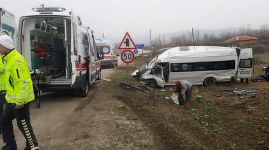 Tarım işçilerini taşıyan minibüs şarampole düştü