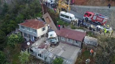 Sarıyer'de gecekondu üzerine demir yüklü TIR devrildi