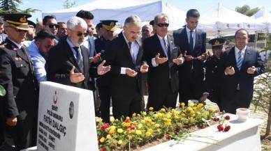 15 Temmuz şehidi polis Fatih Dalgıç mezarı başında anıldı