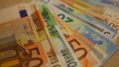 Euro, dolar karşısında 20 yılın en düşük seviyesine indi!