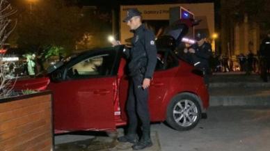 Polisin ikazına rağmen kaçan otomobilden uyuşturucu ve silah çıktı