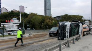 Sarıyer'de beton mikseri devrildi