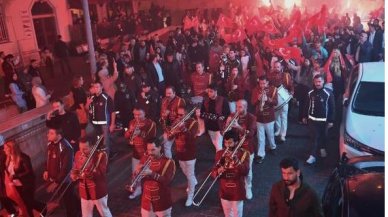 Beyoğlu’nda Cumhuriyetin 99’uncu yılına özel fener alayı yürüyüşü ve konser