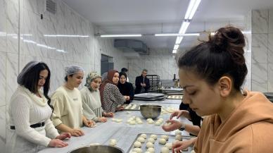 Öğretmenler eğitime ara verdi, ekmek üretmeye başladı!