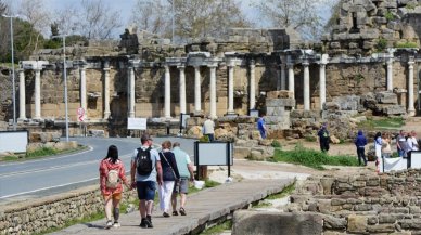 Antik ve modern yaşamın iç içe olduğu Side'de gezi güzergahı oluşturuluyor