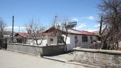 Yapı stokunun yüzde 75'ini kaybeden mahallede afet konutları depremde ayakta kaldı