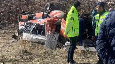 Kayseri'de cenaze aracı şarampole devrildi: 2 ölü, 3 yaralı