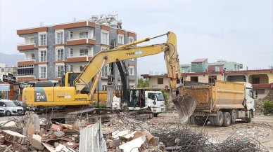 Hatay'da bina yıkım ve enkaz kaldırma çalışmaları 61 mahallede yapılıyor