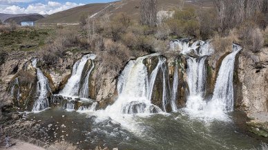 Yağışlar Muradiye Şelalesi'nin debisini yükseltti