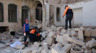 Kilis’te ağır hasarlı bina çöktü