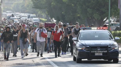 ABD Sınırına Dayanan 2.500 Göçmene Trump’tan Net Mesaj! “Bütün Sınırları Kapatacağız!”