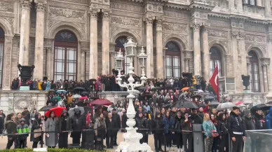 Yağmur, çamur dinlemediler… Binlerce kişi 10 Kasım’da Dolmabahçe Sarayı’na akın etti