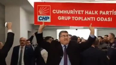 Esenyurt Belediyesi'nde CHP tabelası söküldü, Meclis üyeleri salona alınmadı