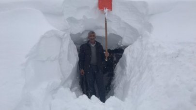 Muş'ta bir köy kara gömüldü; evlerden tünellerle çıkıyorlar