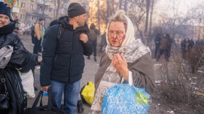 Kiev’in Podil semtine bu sabah füze parçası düştü