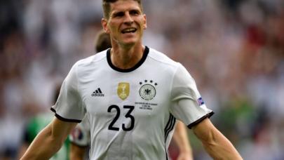 Beşiktaşlıların istediği Mario Gomez imzayı attı