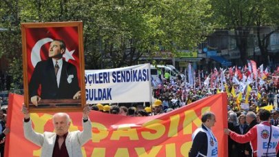 Zonguldak'ta işçiler Madenci Anıtı'na yürüdü