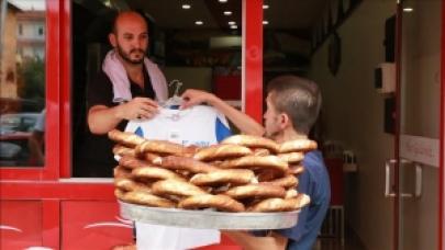 'Simitçi Erkan' bayramda Suriyeli yetimleri sevindirecek