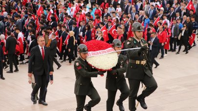 Anıtkabir'de 19 Mayıs töreni