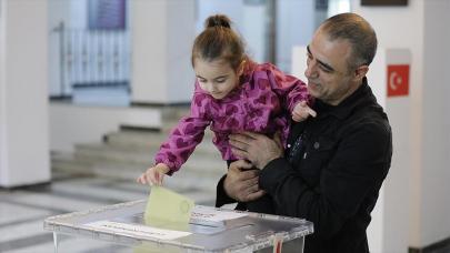 Yurt dışında kaç kişi oy kullandı?