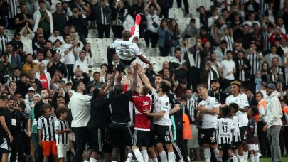 Atiba Hutchinson taraftarlara veda etti