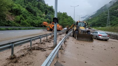 Heyelan tehdidi sürüyor. O kara yolu ulaşıma kapandı!