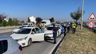 9 araçlı zincirleme kaza; 5 yaralı