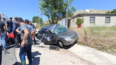 Bitlis’te 2 araç birbirine çarptı çok sayıda yaralı var