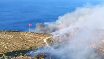 Türk Bayrağı zarar görmekten son anda kurtarıldı