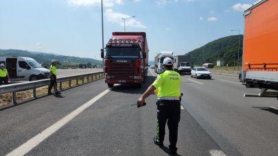 Emniyet şeridini kullanan sürücülere cezai işlem