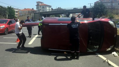 Tatilden dönen aileyi taşıyan araç devrildi; 7 yaralı