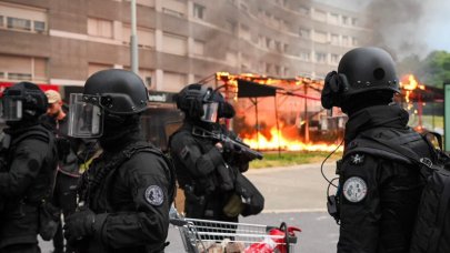 Fransa'dan itiraf: Kısıtlama zorunluluğu getirdik