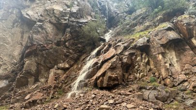 Karayolda heyelan: Ulaşım kapandı!