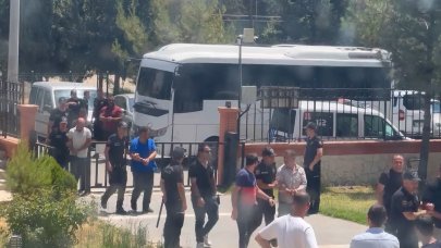 Lastik yakıp yolu kapattılar: 17 çiftçi adliyede