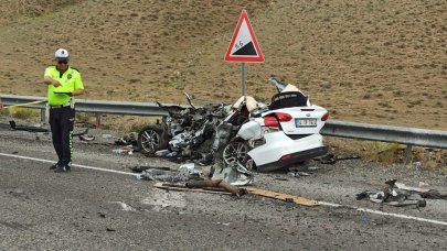 Feci kaza! Otomobil ile askeri araç çarpıştı: 1 ölü, 1'i ağır 13 asker yaralı