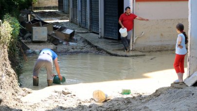 Sel sonrası hasar tespiti ve temizlik çalışmaları başladı