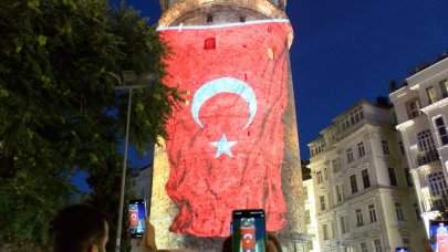 Galata Kulesi 15 Temmuz şehitleri ile anıldı