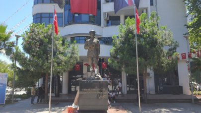 Atatürk heykeline çirkin saldırı: Şüpheli sabıkalı çıktı