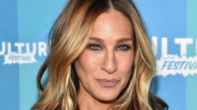 Sarah Jessica Parker Demirtaş'ın kitabını okuyor