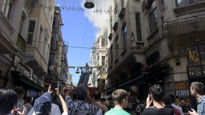 İstiklal Caddesi’nde restoranın çatısında yangın çıktı