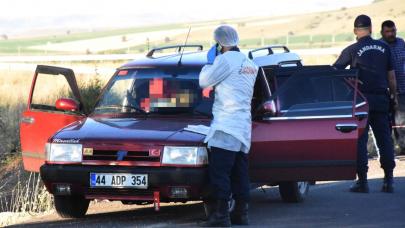 Otomobilde bulunan cesetlerin sırrı araştırılıyor