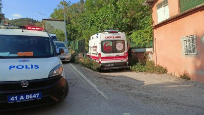 Bahçesinde silahlı saldırıda yaralanan kadını eşi vurmuş