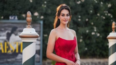 Esra Bilgiç’in Venedik’te giydiği kıyafet ne marka, kaç para?