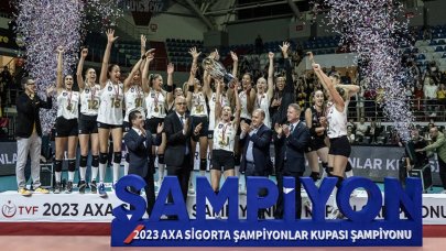 Şampiyon VakıfBank, kupasına kavuştu